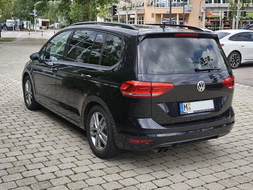 Gebraucht VW Touran Comfortline 150 PS (110 kW) 2016 Schwarz Van / Kleinbus
