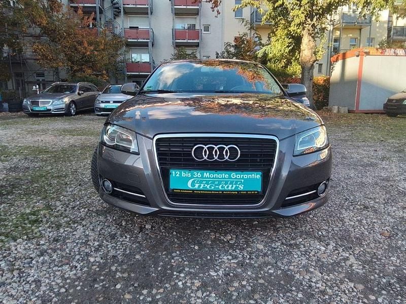 Gebraucht Audi A3 Ambiente 105 PS (77 kW) 2011 Grau Limousine