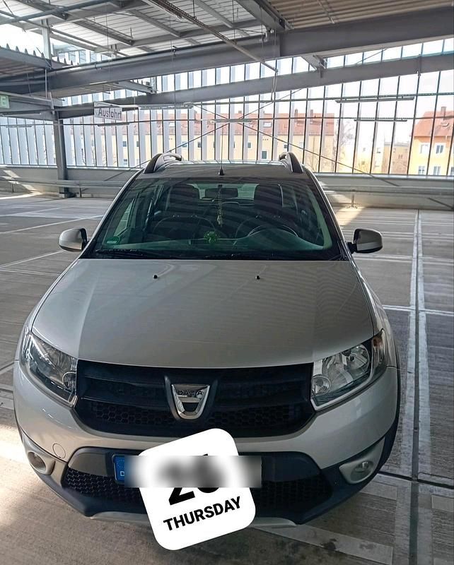 Gebraucht Dacia Sandero 90 PS (66 kW) 2013 Silber Kleinwagen