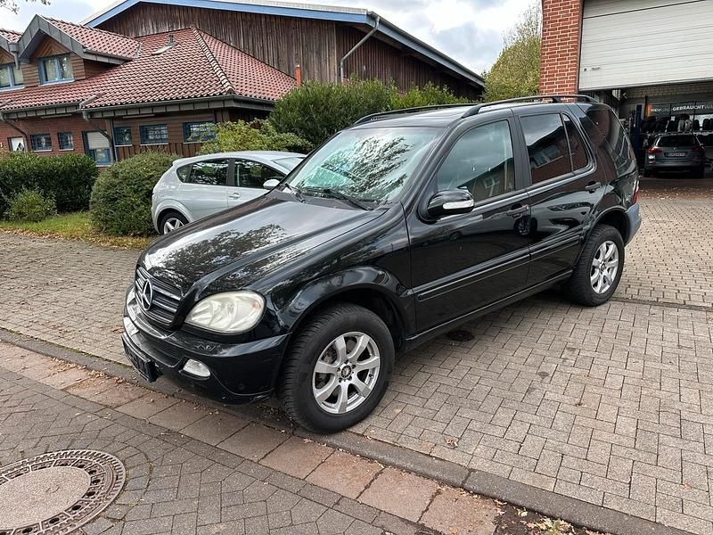 Gebraucht Mercedes ML270 163 PS (119 kW) 2004 Schwarz SUV