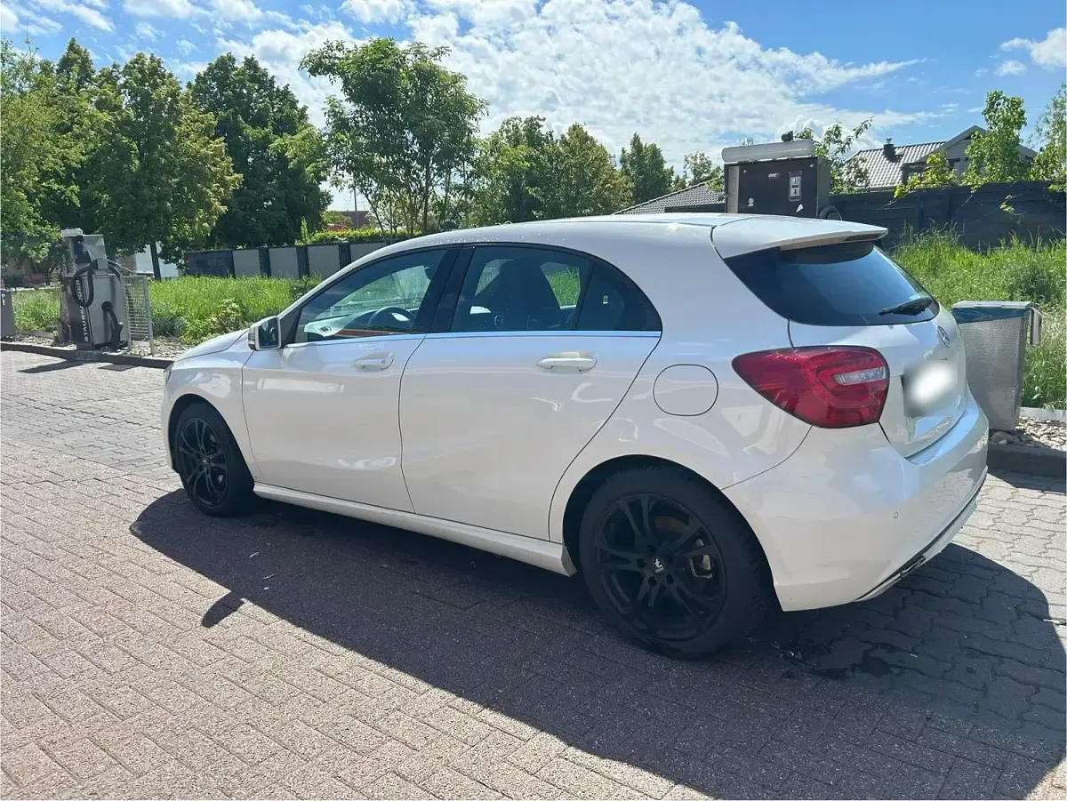 Gebraucht Mercedes A180 122 PS (89 kW) 2014 Weiß Kleinwagen