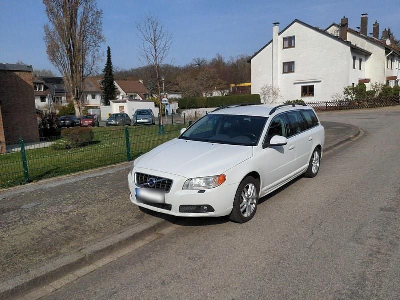 Gebraucht Volvo V70 Summum 163 PS (119 kW) 2012 Weiß Kombi