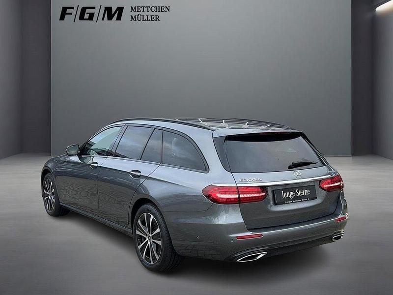 Gebraucht Mercedes E300 Avantgarde 306 PS (225 kW) 2021 Selenitgrau Kombi
