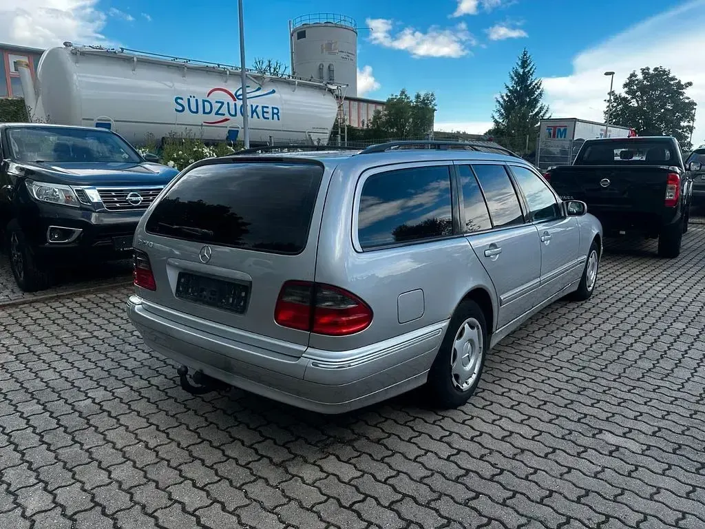 Gebraucht Mercedes E240 170 PS (125 kW) 2002 Silber Limousine