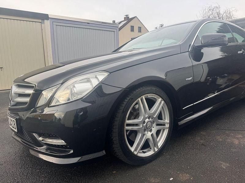Gebraucht Mercedes E250 Avantgarde 204 PS (150 kW) 2011 Schwarz Coupé