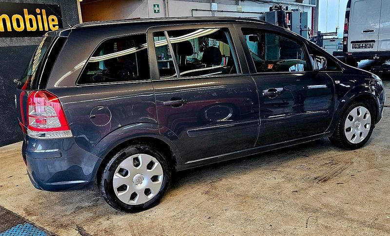 Gebraucht Opel Zafira Family 116 PS (85 kW) 2013 Grau Van / Kleinbus