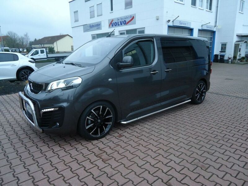 Grau Gebraucht 2020 Peugeot Traveller Business-Line Van / Kleinbus | 45.999 € - Bild 1/4