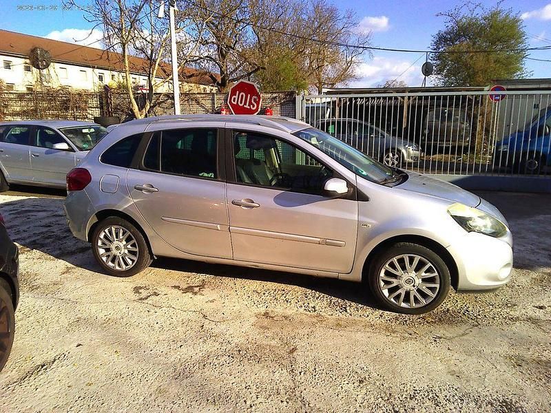 Gebraucht Renault Clio II Authentique 64 PS (47 kW) 2009 Silber Limousine