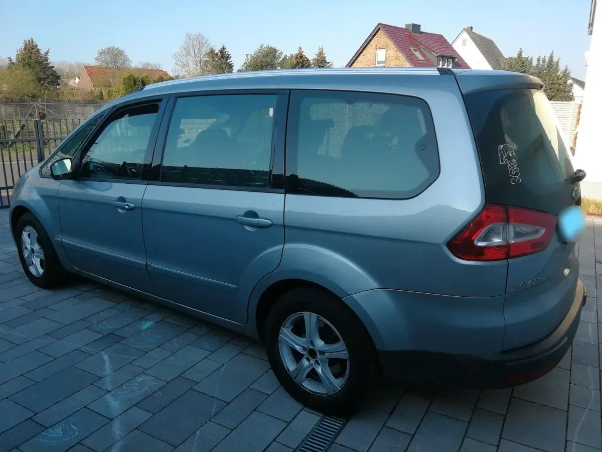 Używany Ford Galaxy Ambiente 145 KM (106 kW) 2011 Srebrny Minivan