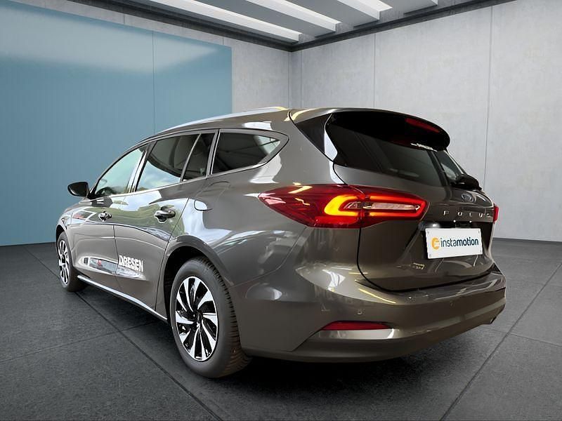 Gebraucht Ford Focus Titanium 125 PS (91 kW) 2025 Grau Kombi