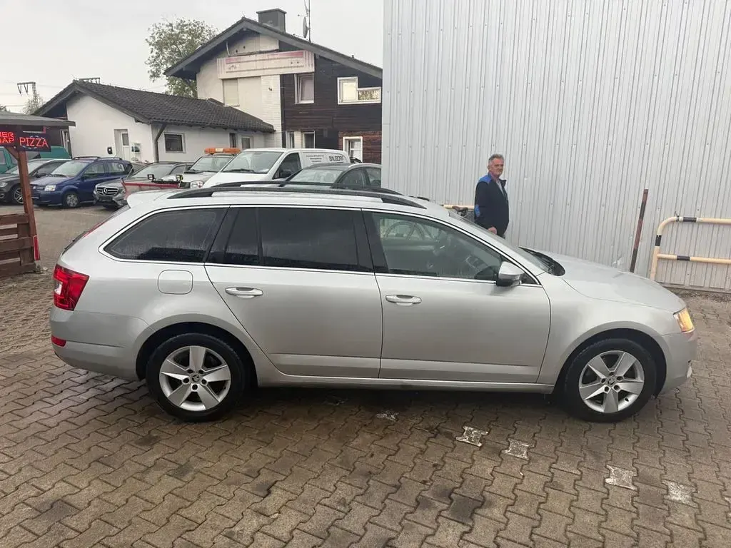 Używany Skoda Octavia 140 KM (102 kW) 2015 Srebrny Kombi