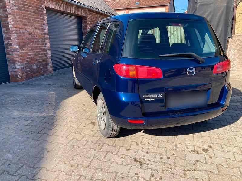 Usata Mazda 2 75 CV (55 kW) 2005 Blu Utilitaria
