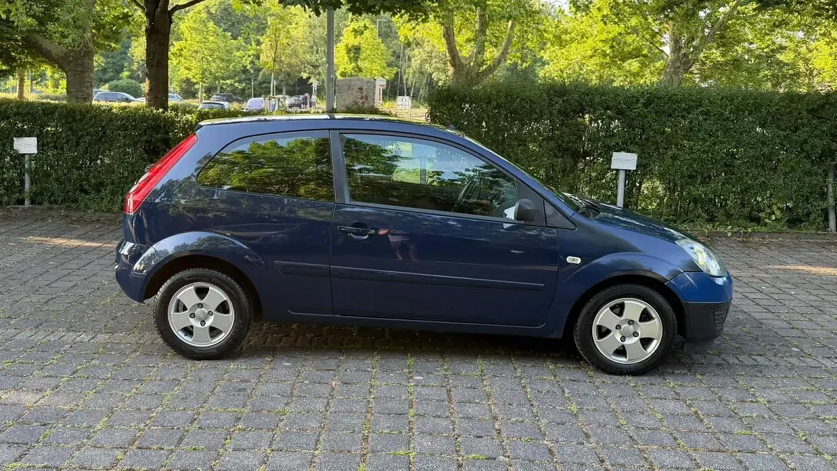 Gebraucht Ford Fiesta 70 PS (51 kW) 2008 Blau Kleinwagen