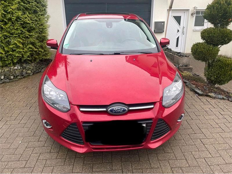 Gebraucht Ford Focus 125 PS (91 kW) 2014 Rot Limousine