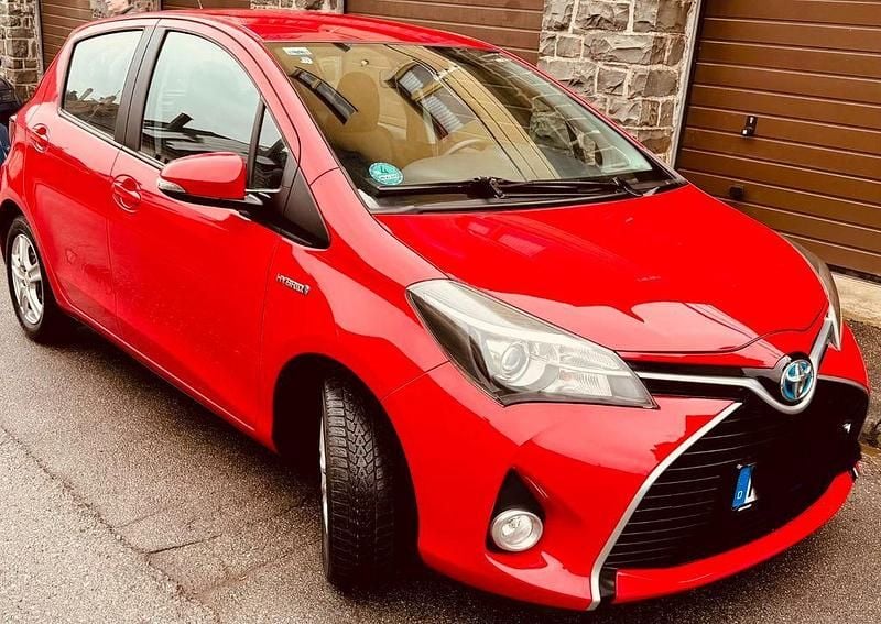 Gebraucht Toyota Yaris 101 PS (74 kW) 2014 Rot Kleinwagen