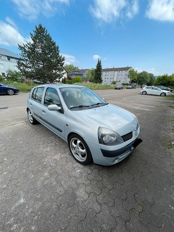 Silber Gebraucht 2002 Renault Clio II Kleinwagen | 1.599 € (Teuer) - Bild 1/4