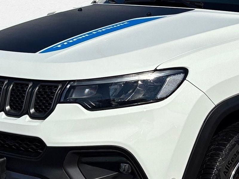 Gebraucht Jeep Compass Trailhawk 241 PS (177 kW) 2022 Weiß SUV