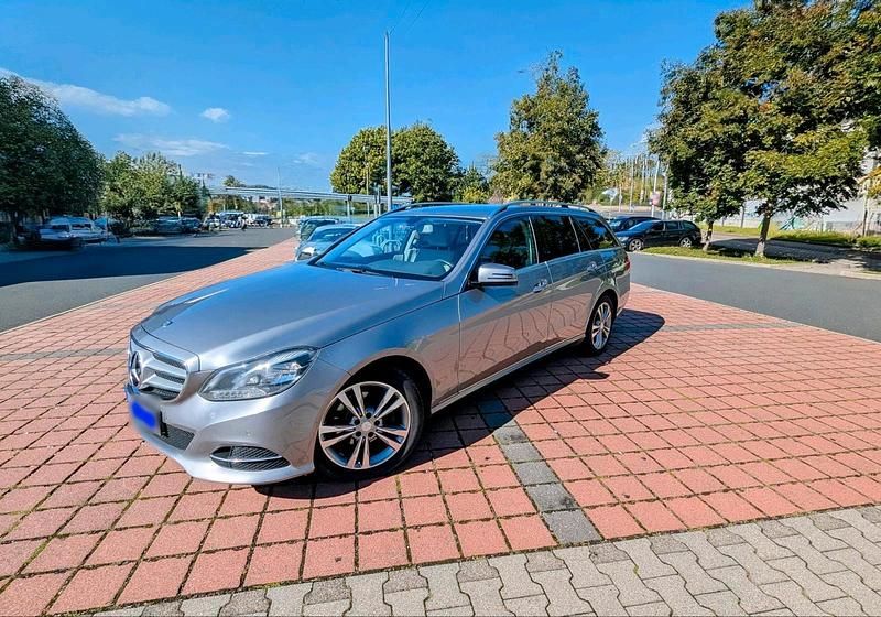 Gebraucht Mercedes E220 163 PS (119 kW) 2013 Limousine