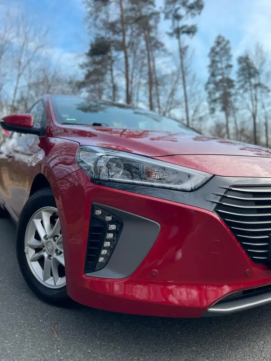 Gebraucht Hyundai Ioniq Style 148 PS (108 kW) 2018 Rot Kleinwagen