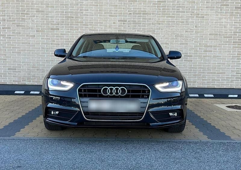 Blau Gebraucht 2014 Audi A4 Sport Limousine | 17.900 € (Fairer Preis) - Bild 1/4