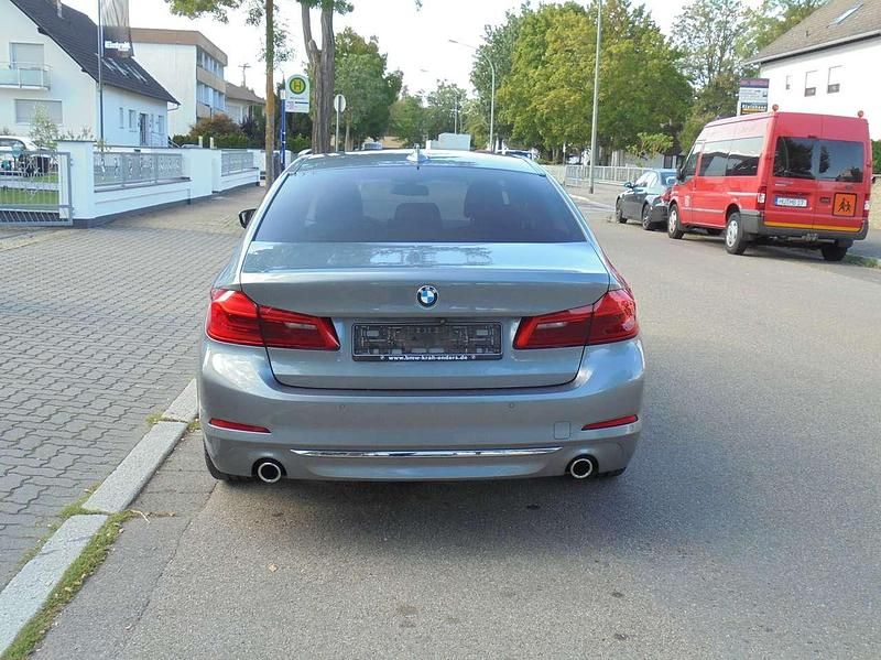 Gebraucht BMW 520 Luxury Line 190 PS (139 kW) 2018 Bluestone metallic Limousine