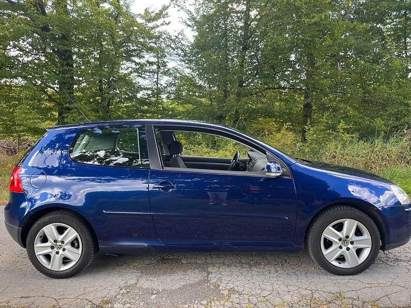 Blau Gebraucht 2007 VW Golf V Limousine | 2.499 € (Fairer Preis) - Bild 1/4