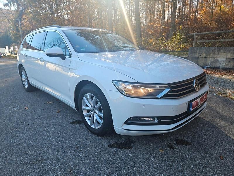 Weiß Gebraucht 2017 VW Passat Kombi | 9.401 € (Superpreis) - Bild 1/4