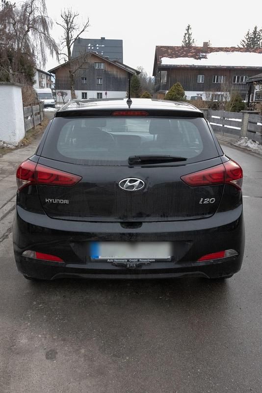 Gebraucht Hyundai i20 75 PS (55 kW) 2016 Schwarz Kleinwagen