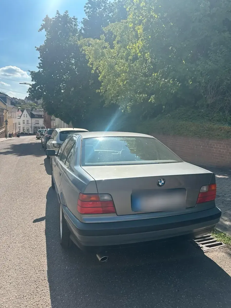 Gebraucht BMW 318 113 PS (83 kW) 1993 Limousine