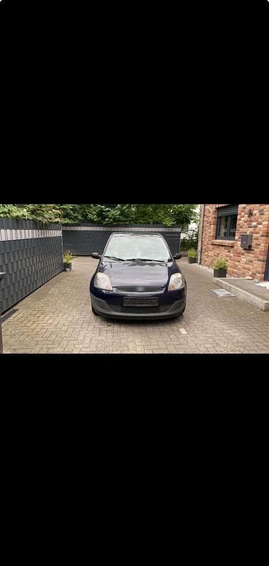 Blau Gebraucht 2006 Ford Fiesta Kleinwagen | 300 € (Superpreis) - Bild 1/3