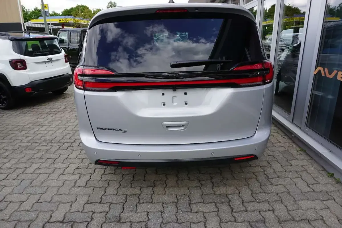 Nuevo Chrysler Pacifica 291 CV (214 kW) 2026 Plateado Van