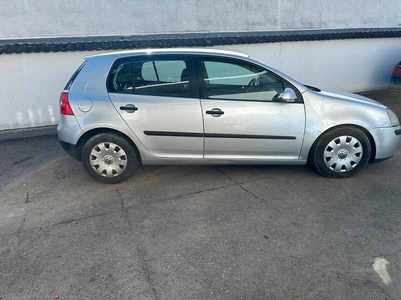 Gebraucht VW Golf V 105 PS (77 kW) 2003 Silber Kleinwagen