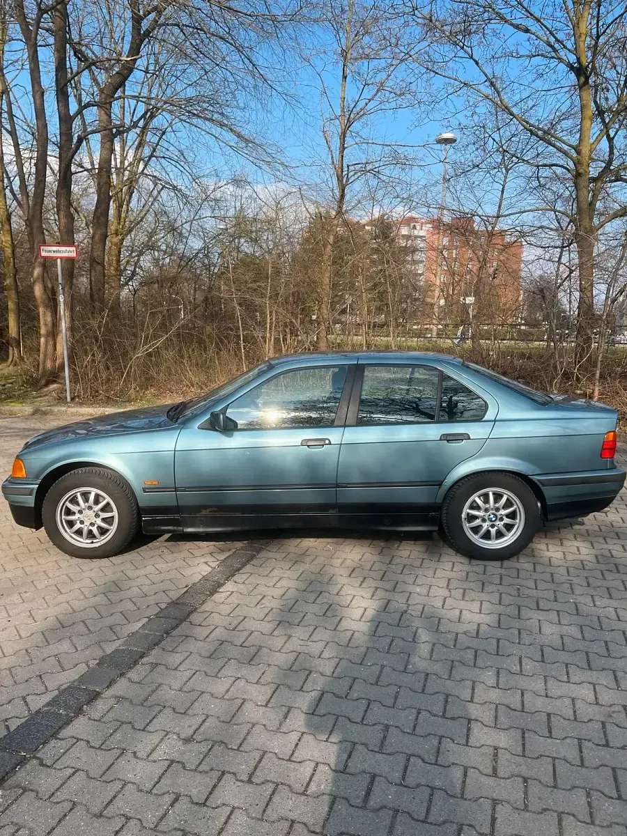 Używany BMW 320 150 KM (110 kW) 1997 Zielony Sedan/Limuzyna