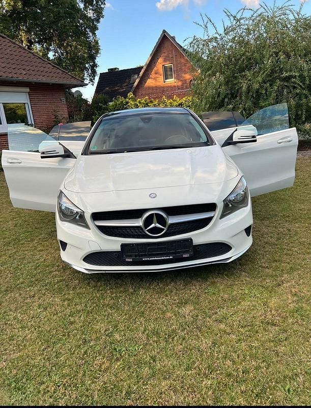 Weiß Gebraucht 2017 Mercedes CLA200 Urban Kombi | 12.500 € (Fairer Preis) - Bild 1/4
