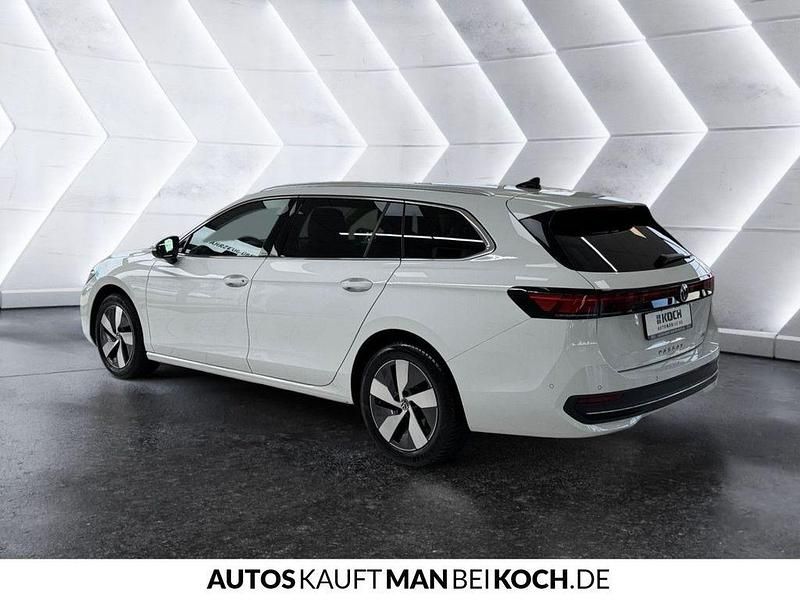 Gebraucht VW Passat 150 PS (110 kW) 2024 Pure white Kombi
