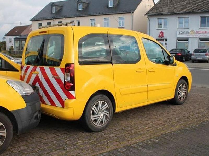 Gebraucht Citroën Berlingo Tendance 98 PS (72 kW) 2013 Gelb Van / Kleinbus