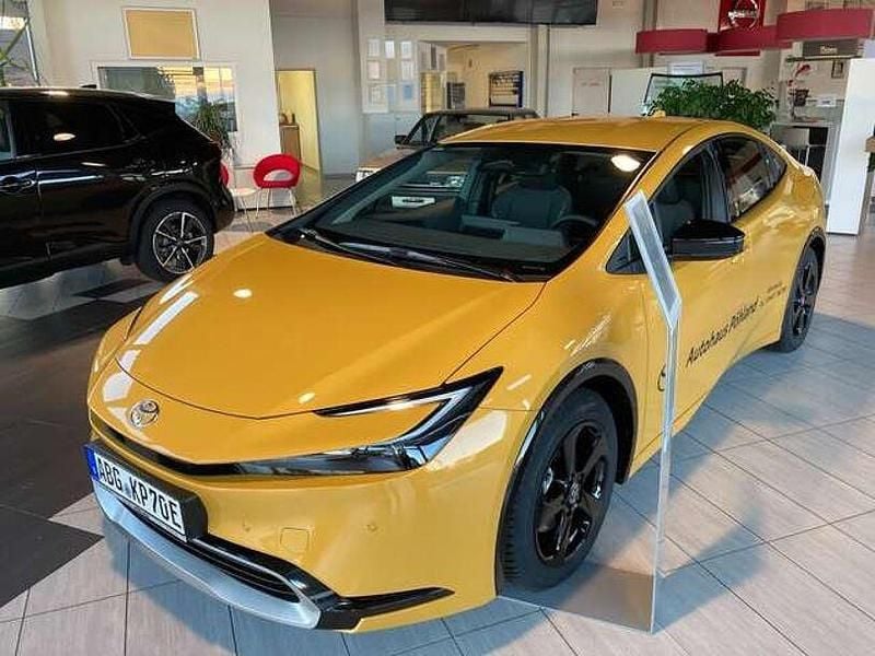 Gelb Gebraucht 2023 Toyota Prius Kleinwagen | 39.900 € (Fairer Preis) - Bild 1/4