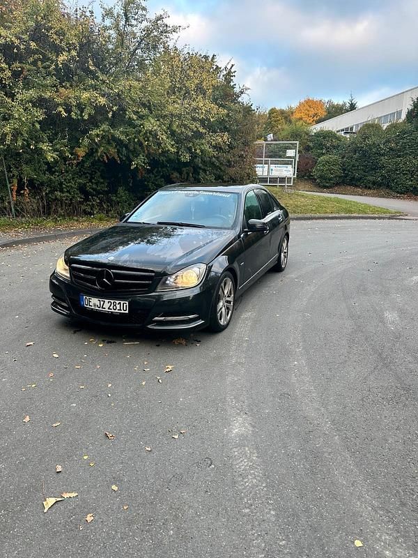 Gebraucht Mercedes C200 184 PS (135 kW) 2011 Schwarz Limousine