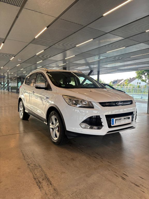 Weiß Gebraucht 2016 Ford Kuga Titanium SUV | 13.900 € (Fairer Preis) - Bild 1/4