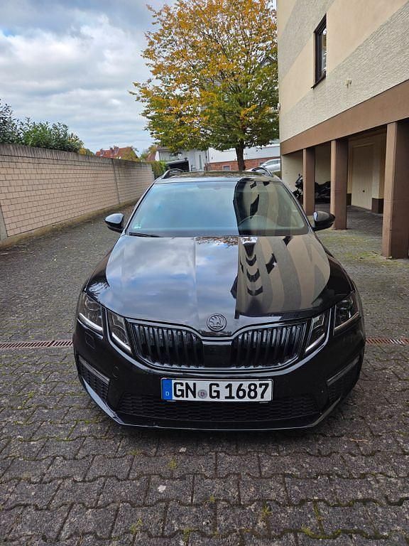 Schwarz Gebraucht 2017 Skoda Octavia RS Kombi | 15.500 € - Bild 1/4