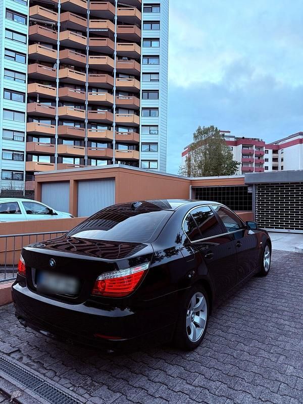 Schwarz Gebraucht 2008 BMW 525 Limousine | 4.500 € (Superpreis) - Bild 1/4