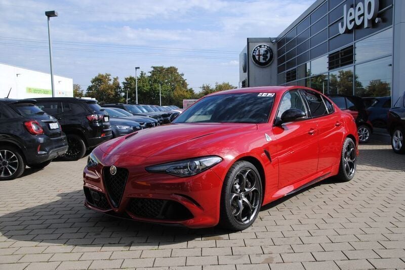 Rosso uni Gebraucht 2022 Alfa Romeo Giulia Quadrifoglio Limousine | 83.990 € (Teuer) - Bild 1/4