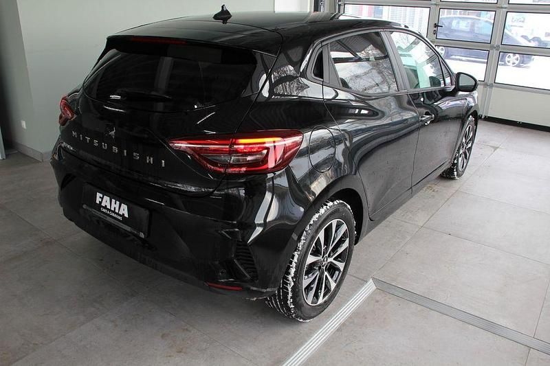 Neu Mitsubishi Colt Plus 91 PS (66 kW) 2025 Schwarz Limousine