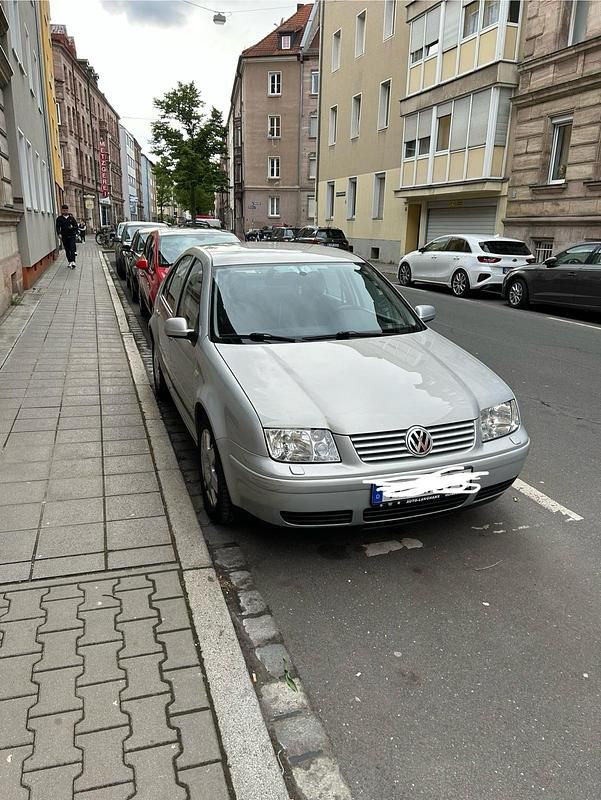 Silber Gebraucht 2000 VW Bora Limousine | 2.800 € (Fairer Preis) - Bild 1/4