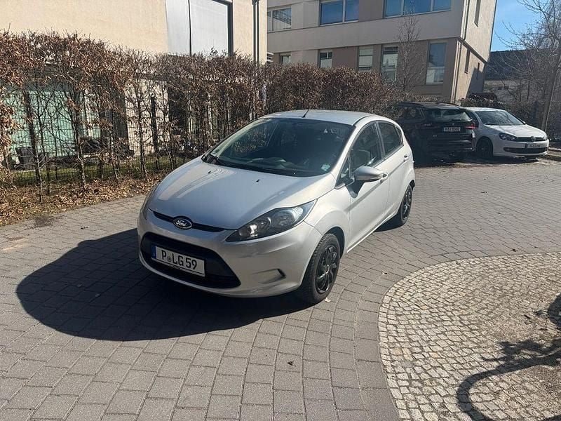 Gebraucht Ford Fiesta 82 PS (60 kW) 2012 Silber Kleinwagen