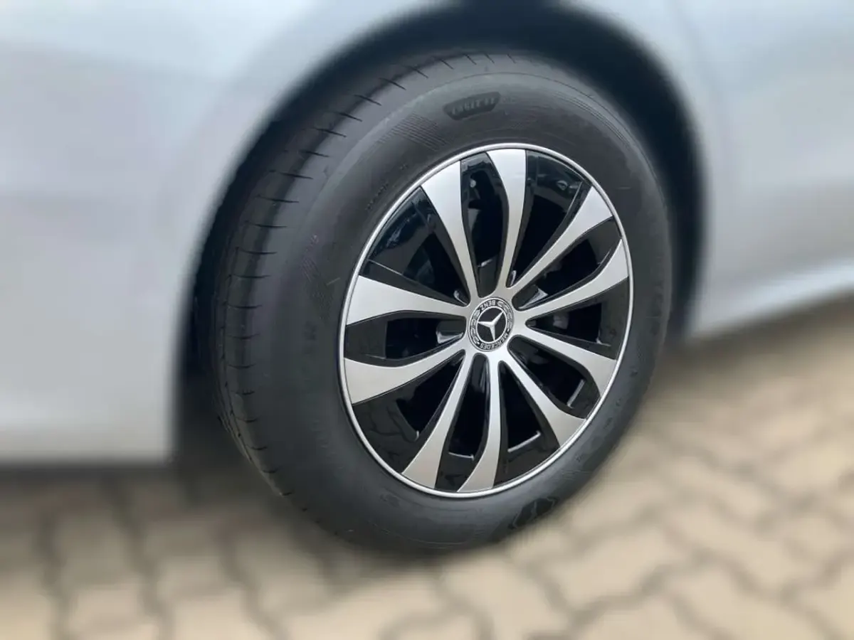 Gebraucht Mercedes E220 197 PS (144 kW) 2025 Silber Limousine