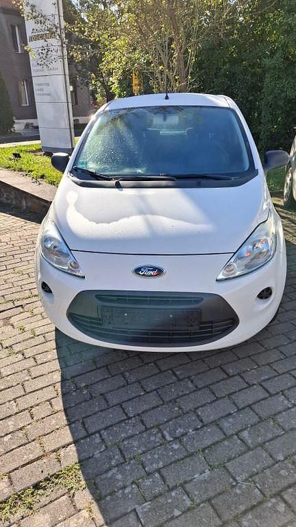 Gebraucht Ford Ka Ambiente 69 PS (50 kW) 2014 Weiß Kleinwagen