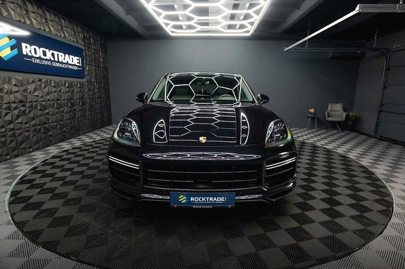 Gebraucht Porsche Cayenne Turbo Sport 549 PS (403 kW) 2018 Schwarz SUV