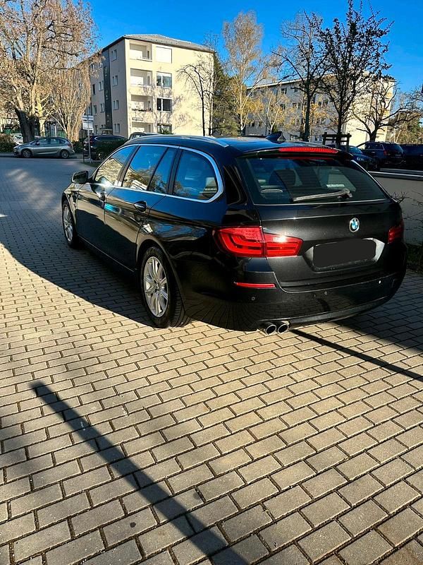 Gebraucht BMW 520 184 PS (135 kW) 2012 Schwarz Kombi