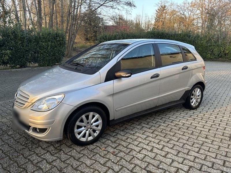 Gebraucht Mercedes B180 109 PS (80 kW) 2005 Silber Van / Kleinbus
